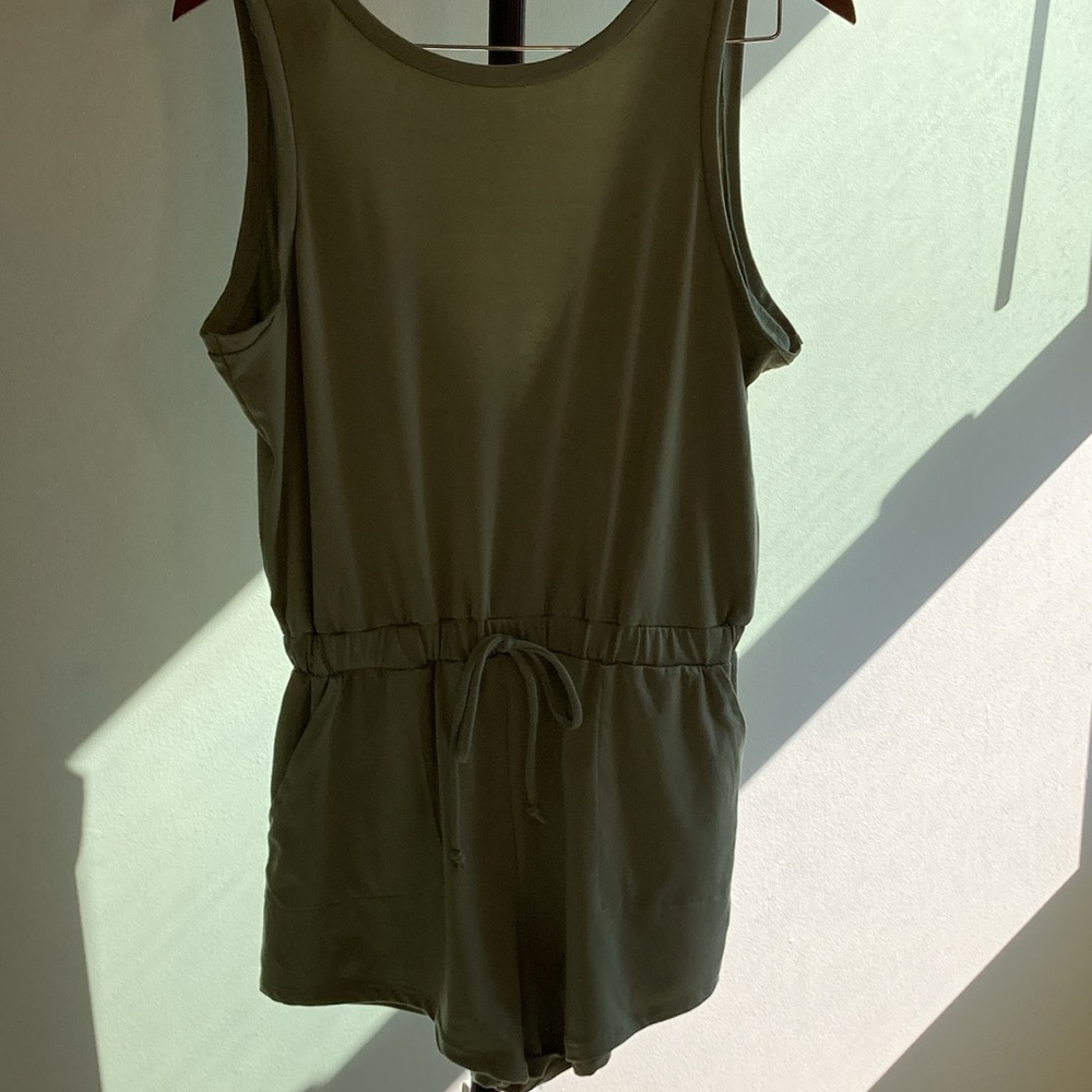 NWT Romper forever 21 -M